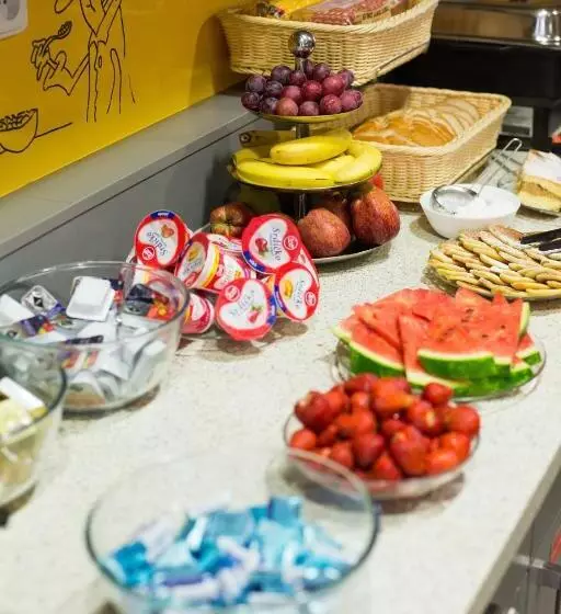 Neljän hengen Economy-huone jaetulla kylpyhuoneella, Hostel Downtown