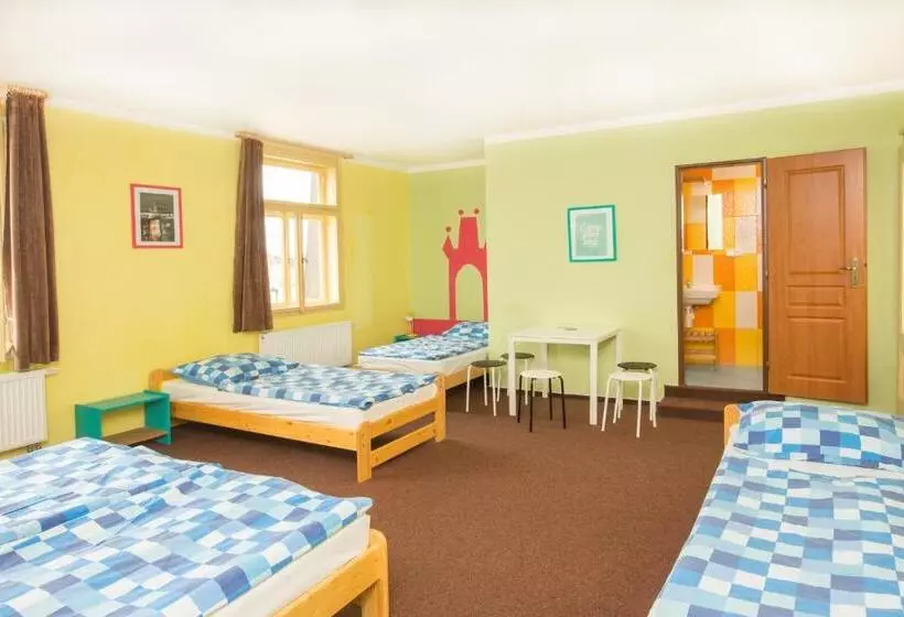 Neljän hengen Economy-huone jaetulla kylpyhuoneella, Hostel Downtown