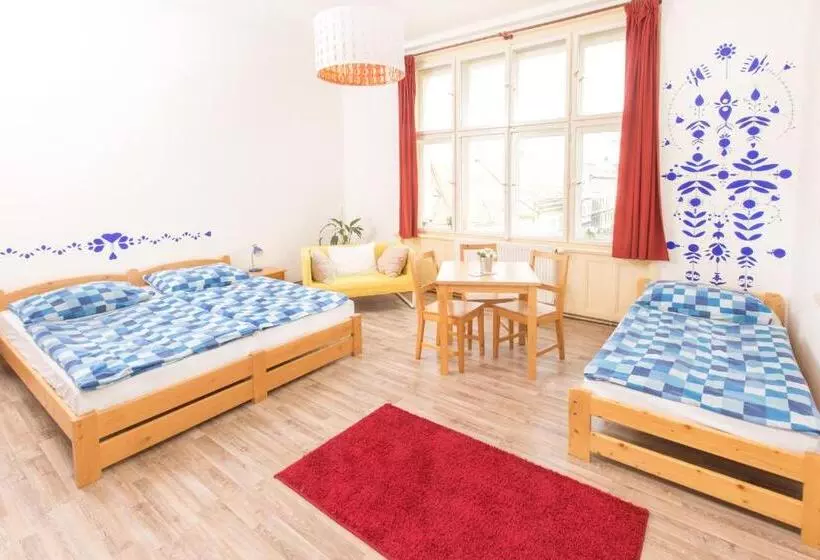 Neljän hengen Economy-huone jaetulla kylpyhuoneella, Hostel Downtown
