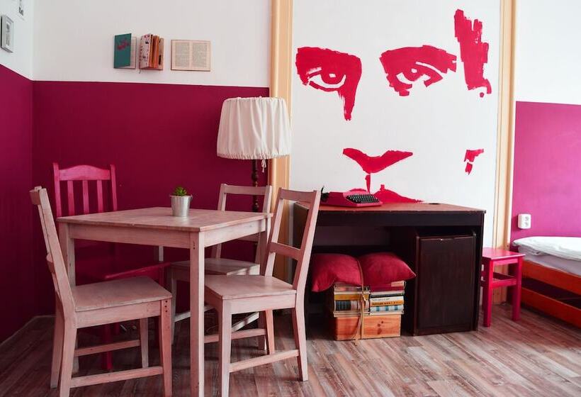 اتاق استاندارد چهار تخته, Hostel Downtown