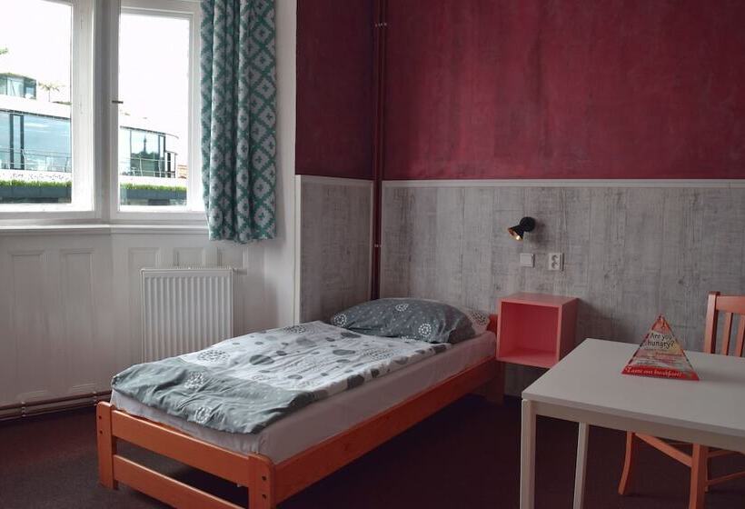 اتاق استاندارد یک نفره, Hostel Downtown