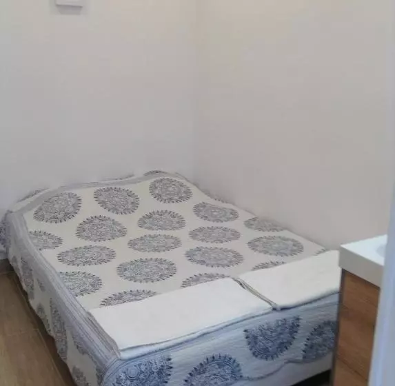 اتاق استاندارد با سرویس بهداشتی مشترک, Hôtel Richard