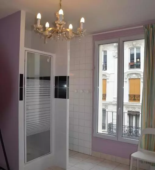اتاق استاندارد یک تخته با سرویس بهداشتی مشترک, Hôtel Richard