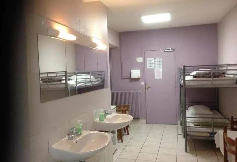اتاق پنج‌تخته استاندارد, Hôtel Richard