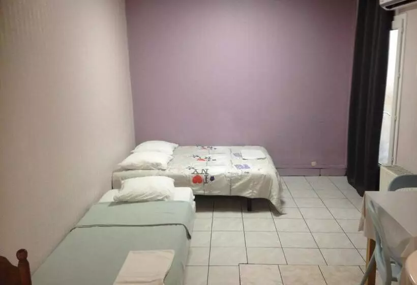 اتاق پنج‌تخته استاندارد, Hôtel Richard
