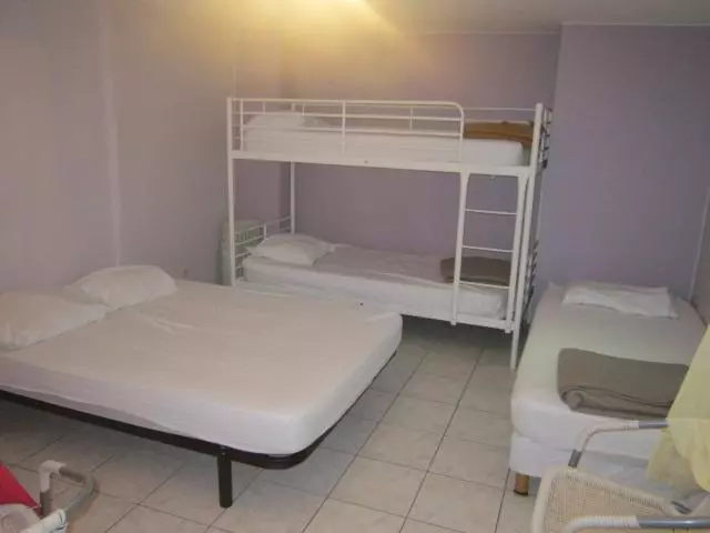 اتاق پنج‌تخته استاندارد, Hôtel Richard