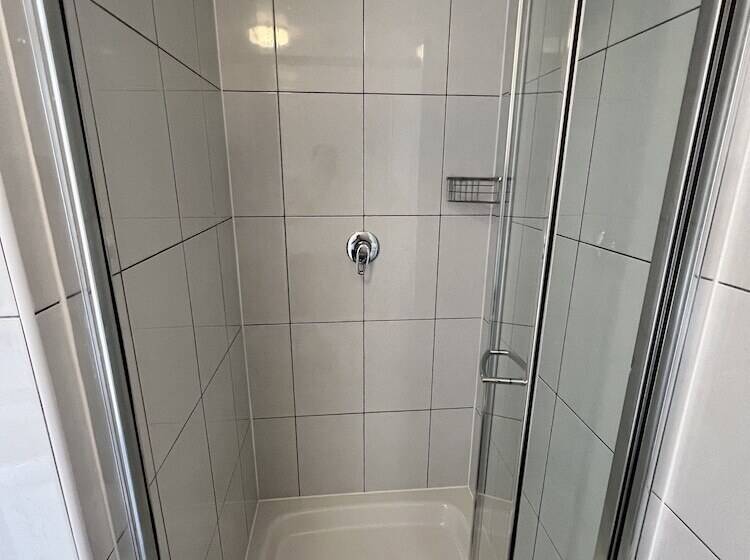 标准间, Melbourne House