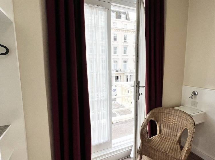 标准间, Melbourne House