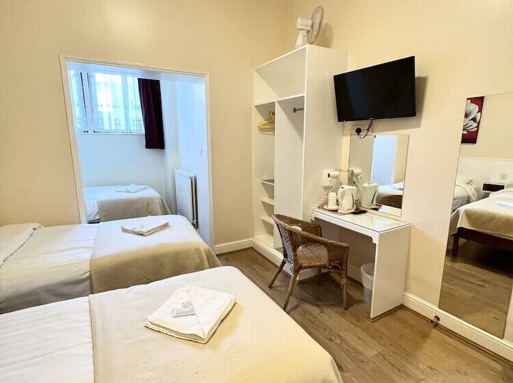 标准三人间, Melbourne House