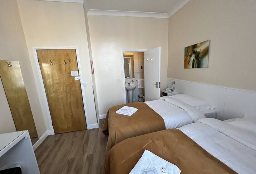 标准三人间, Melbourne House