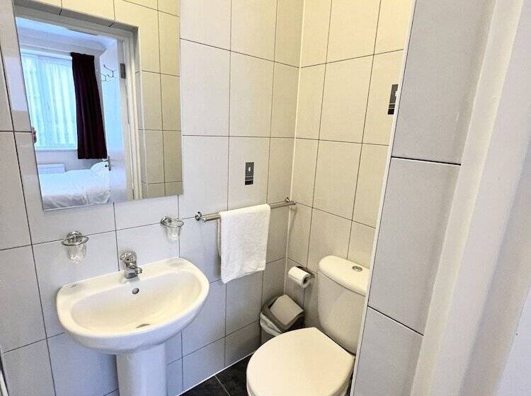 Четырехместный Номер Стандарт, Melbourne House
