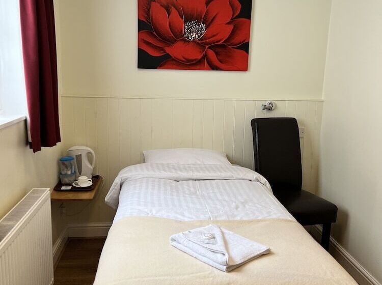 标准单人间, Melbourne House