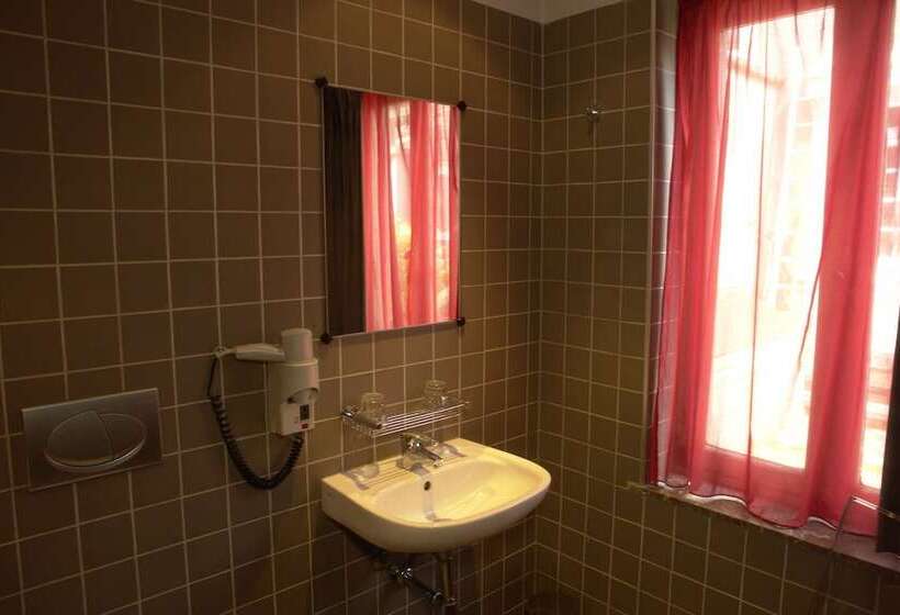 Camera Standard Individuale, Monty Small Design