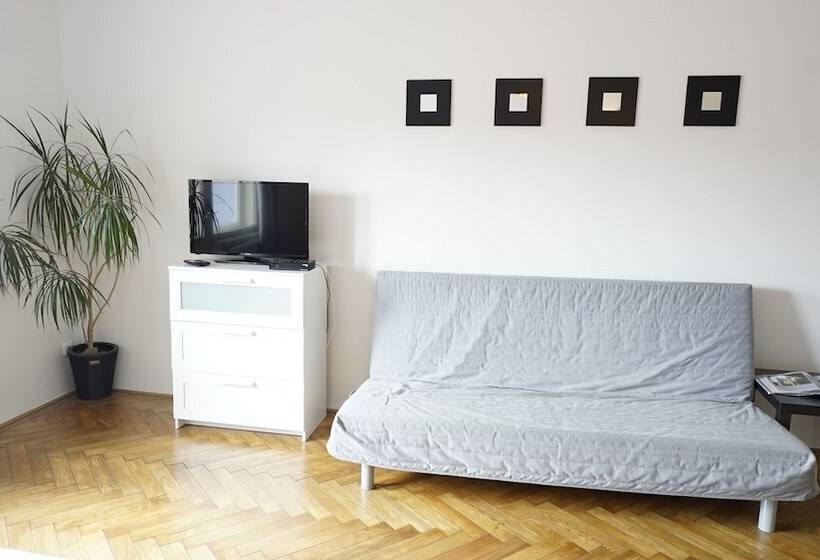 استودیو کامفورت, Royal Road Residence