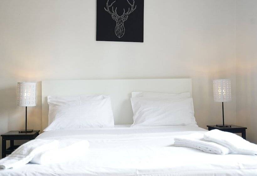 استودیو کامفورت, Royal Road Residence