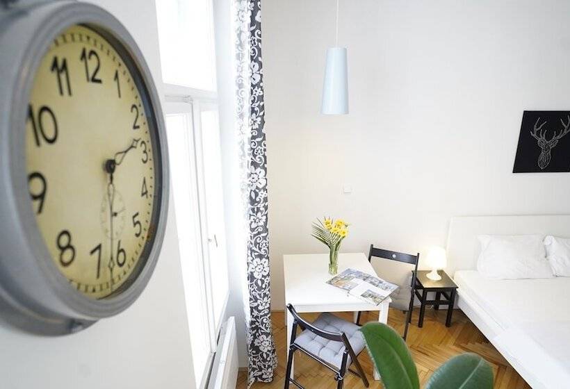 استودیو کامفورت, Royal Road Residence