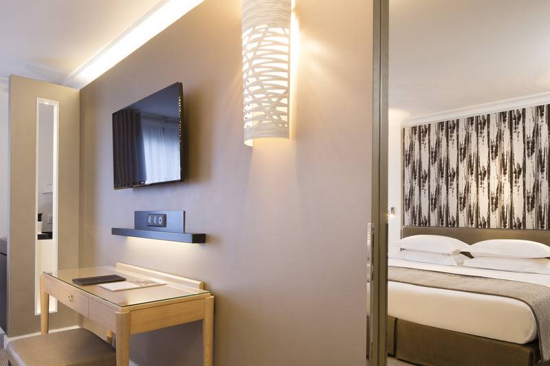Номер Стандарт, The Wesley Euston