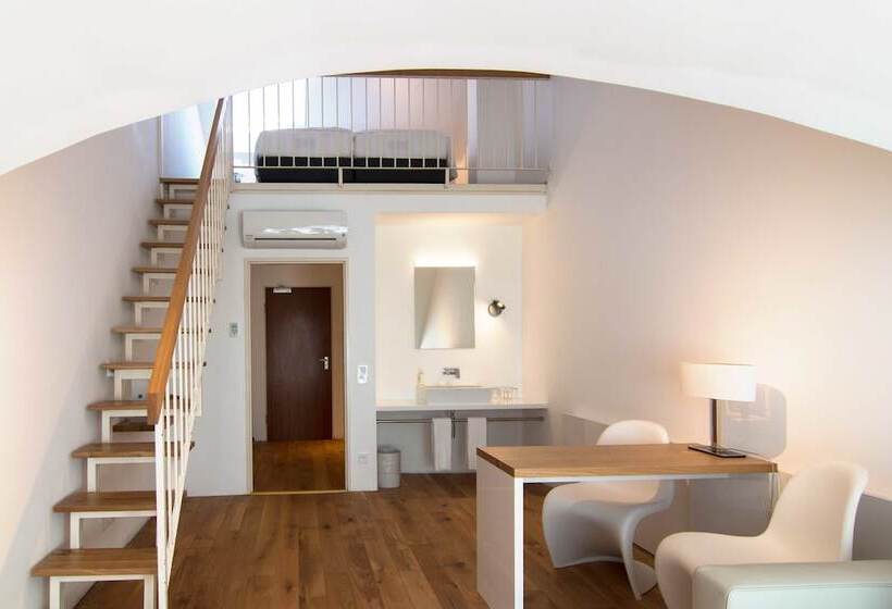 سوییت دوبلکس, Downtown Vi Vadi