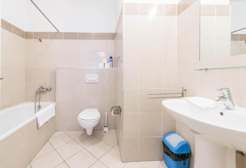 Deluxe Studio, Mango Apartments