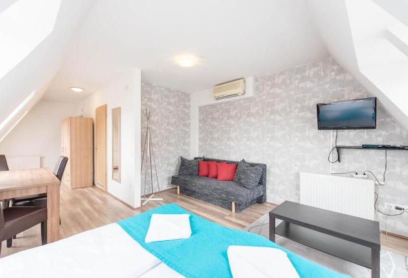 Deluxe Studio, Mango Apartments