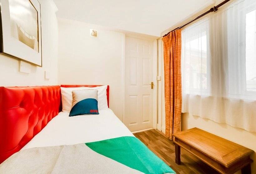 חדר סטנדרט יחיד, The Gullivers