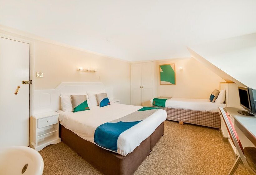 חדר סטנדרט לשלושה, The Gullivers