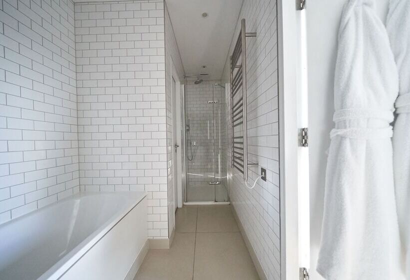 استودیوی استاندارد, Du Vin Exeter