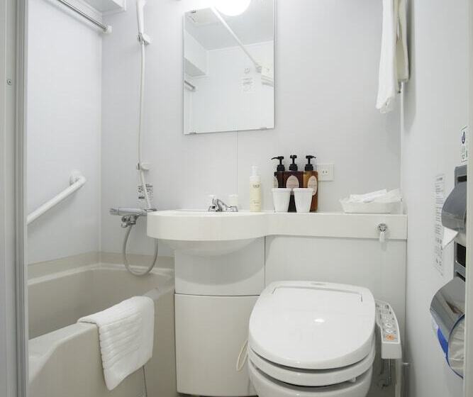 غرفة قياسية ثلاثية, Grand City