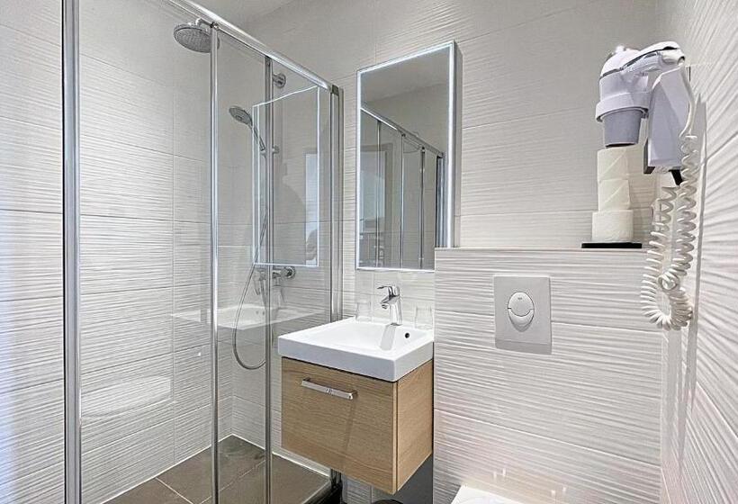 חדר סטנדרט לשלושה, Le Florian