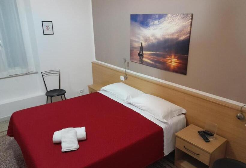 غرفة قياسية مع حمام خارجي, Nautilus