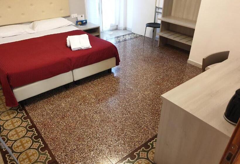 غرفة قياسية مزوَّدة بشُرفة, Nautilus