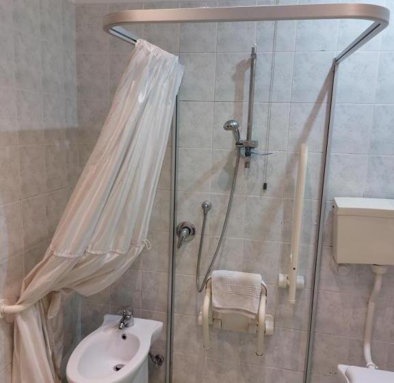 غرفة قياسية سرير كينج لذوى الإحتياجات الخاصة, Nautilus