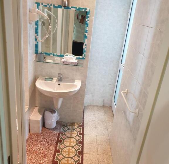 غرفة قياسية ثلاثية, Nautilus