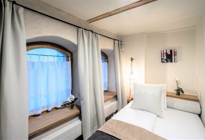 اتاق استاندارد یک نفره, Rixwell Old Riga Palace