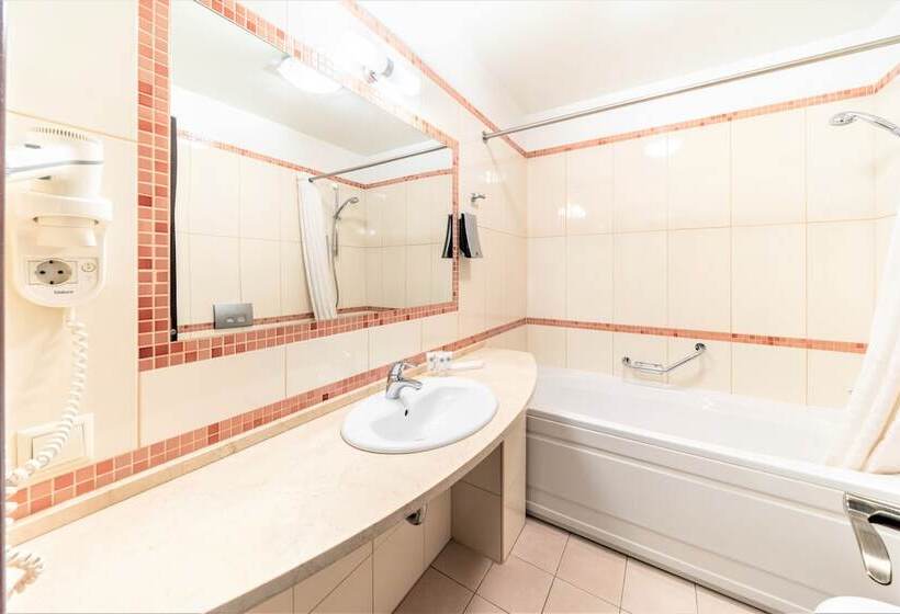 اتاق سوپریور با بالکن, Rixwell Old Riga Palace