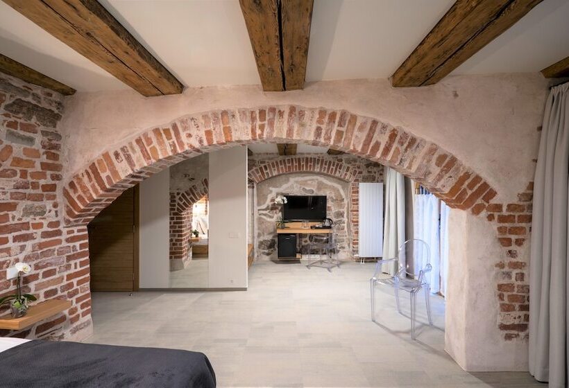 اتاق خانوادگی, Rixwell Old Riga Palace