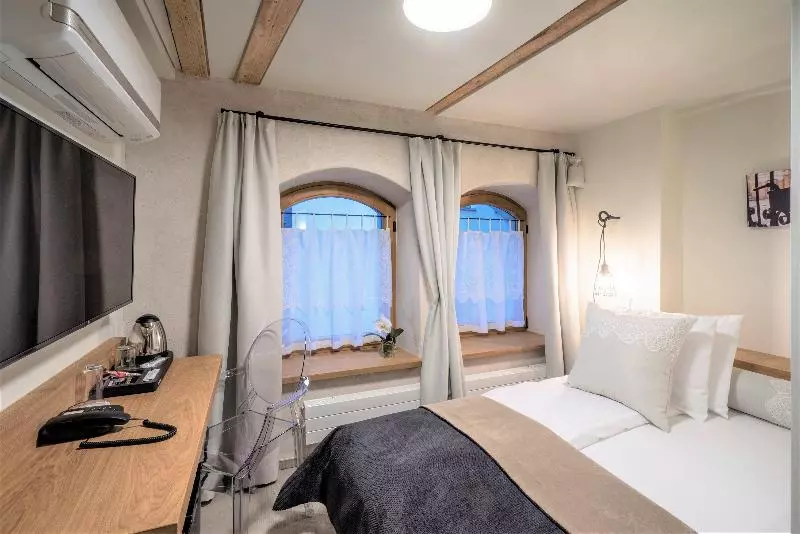 اتاق استاندارد یک نفره, Rixwell Old Riga Palace