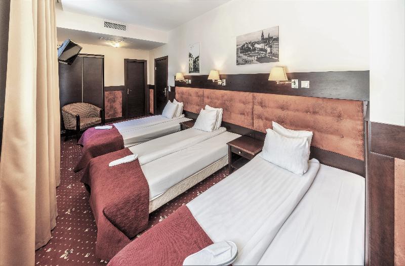 اتاق استاندارد سه نفره, Rixwell Old Riga Palace