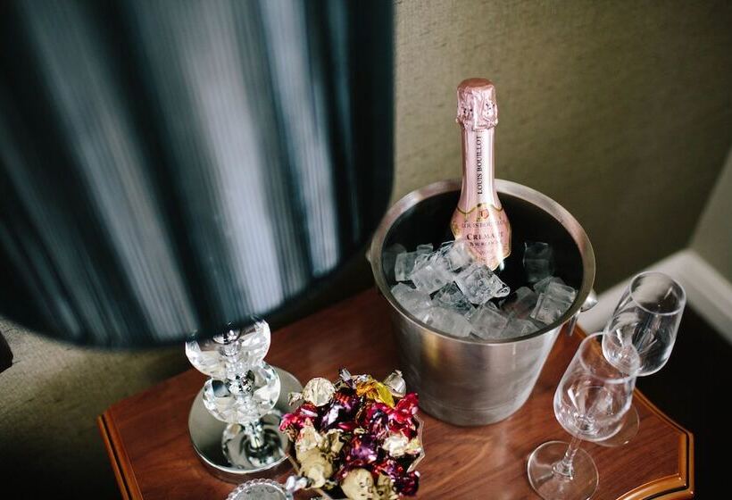 חדר אקזקיוטיב, The Ashbourne