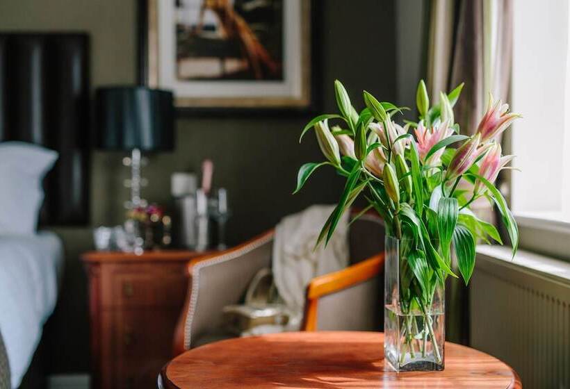 חדר אקזקיוטיב, The Ashbourne