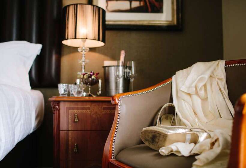 חדר אקזקיוטיב, The Ashbourne