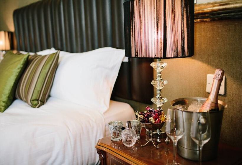 חדר אקזקיוטיב, The Ashbourne