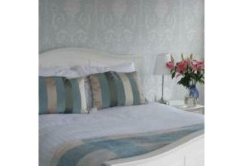 חדר סטנדרט, The Old Lodge