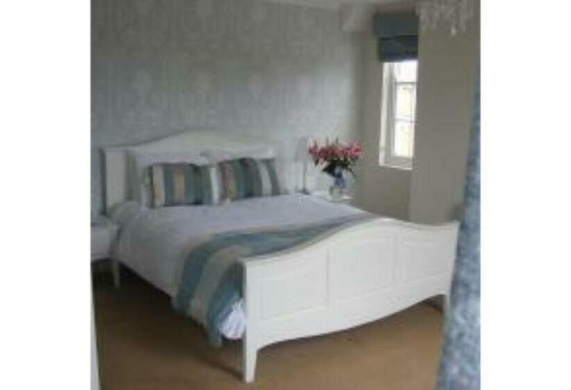 חדר סטנדרט, The Old Lodge