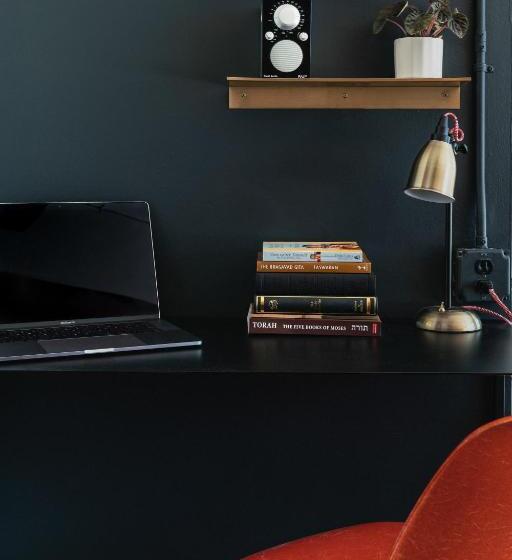 Номер Стандарт Трехместный, The Revolution