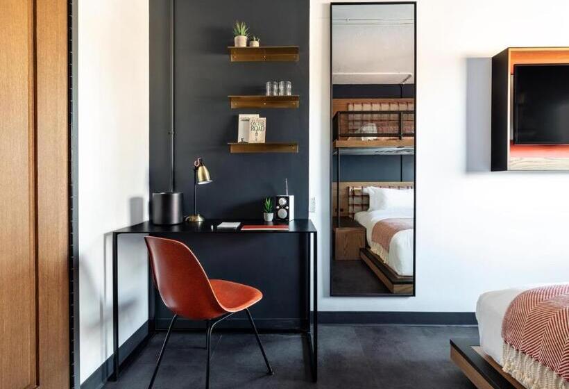 Номер Стандарт Трехместный, The Revolution