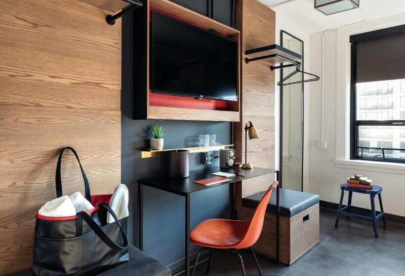 Четырехместный Номер Стандарт, The Revolution