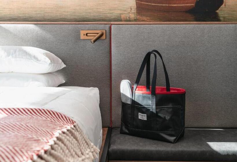 Номер Стандарт Кровать Кинг Адаптированный для Инвалидов, The Revolution