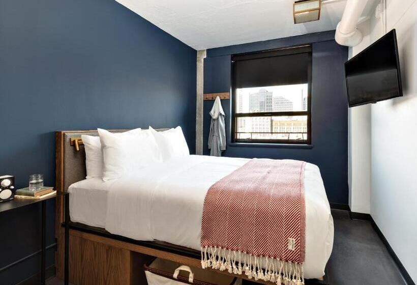 Номер Стандарт Адаптированный для Инвалидов, The Revolution