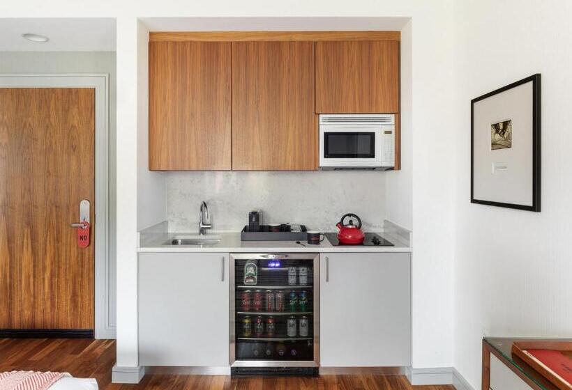 Апартаменты 1 Спальня, The Revolution